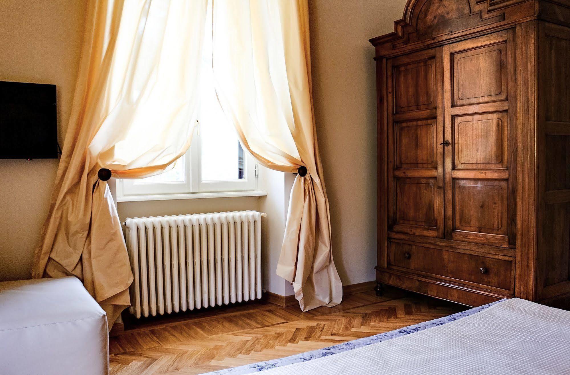Villa Chiara B&B Biandronno Luaran gambar